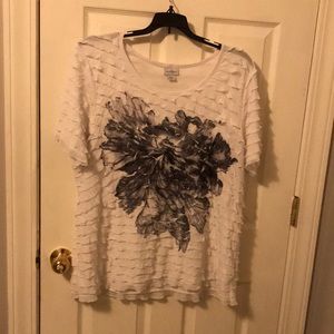 Women’s frilly flower T-shirt